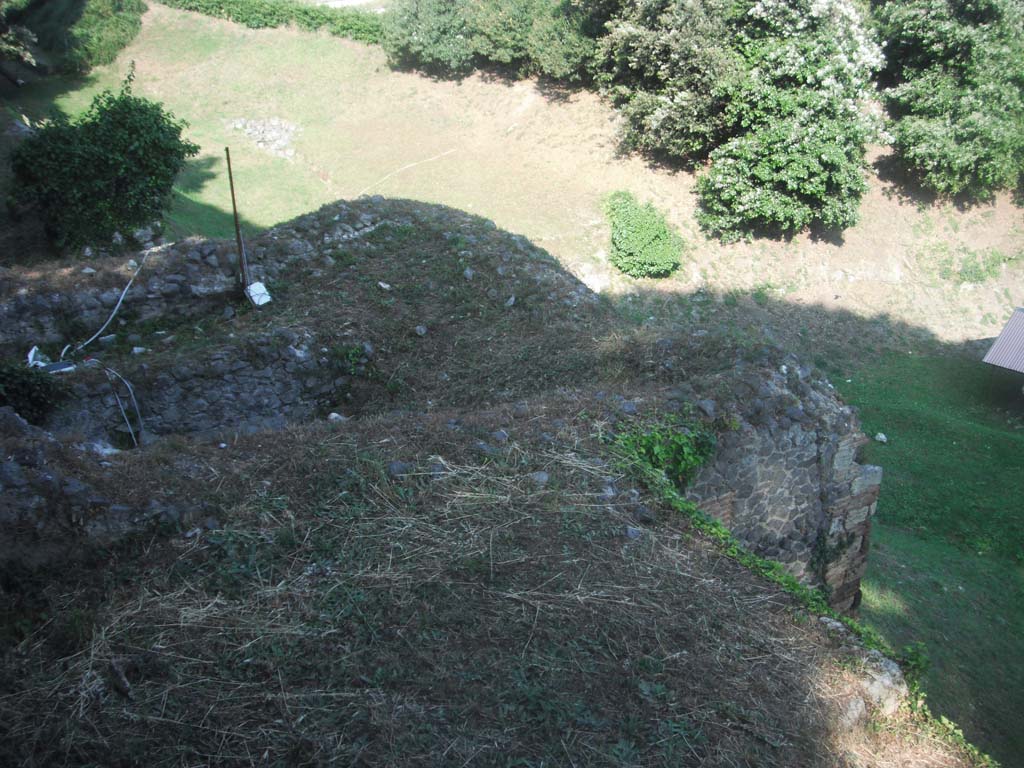 Tower III, Pompeii. May 2011.
Looking south-east across upper remains of Tower. South-west corner, on right. Photo courtesy of Ivo van der Graaff.
