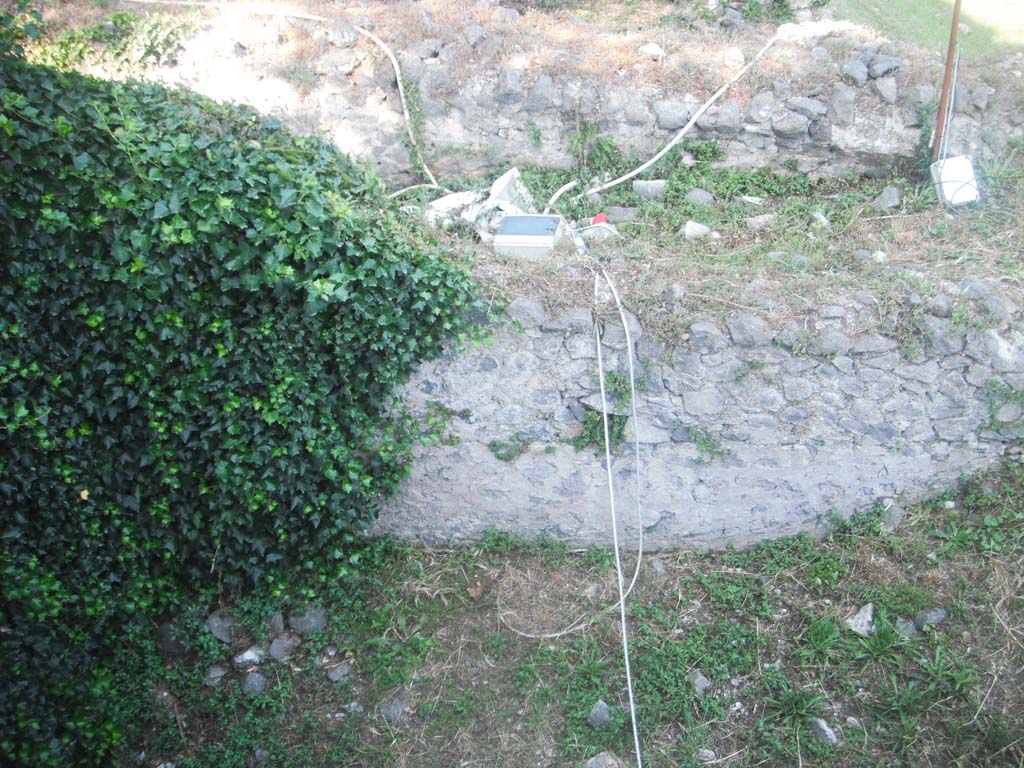 Tower III, Pompeii. May 2011. Lower east wall. Photo courtesy of Ivo van der Graaff.