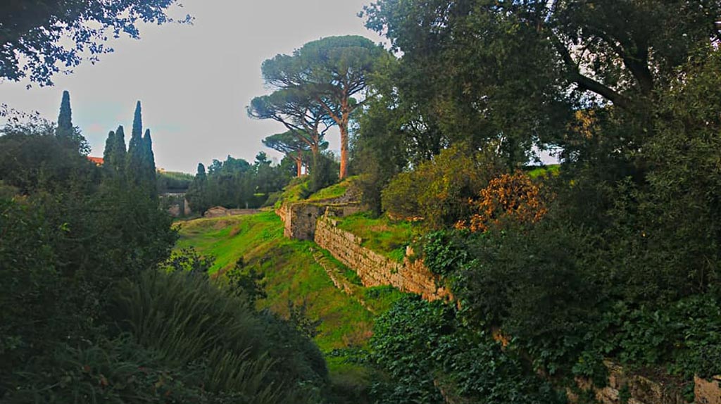 T3 Pompeii. Walls, Pompeii. 2017/2018/2019. Looking west towards east side of Tower. Photo courtesy of Giuseppe Ciaramella.