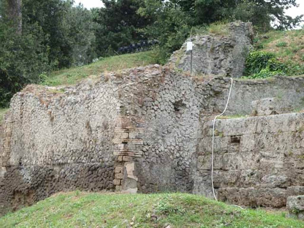 T3 Pompeii. Tower III. May 2010. East side and upper part of tower.