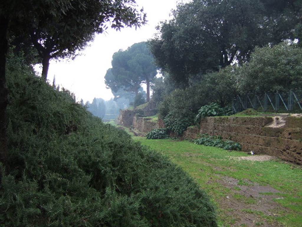 T3 Pompeii. Tower III. December 2005. Looking west along city walls towards tower.