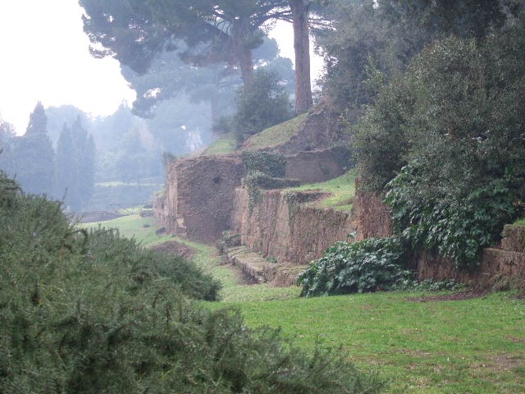 T3 Pompeii. Tower III. December 2005. Looking west along city walls towards tower.