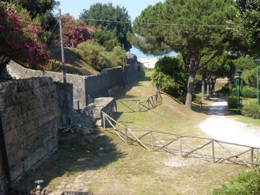 T4 Pompeii. Tower IV. June 2012. Looking north-east along city wall on south-east side of city. Photo courtesy of Michael Binns.