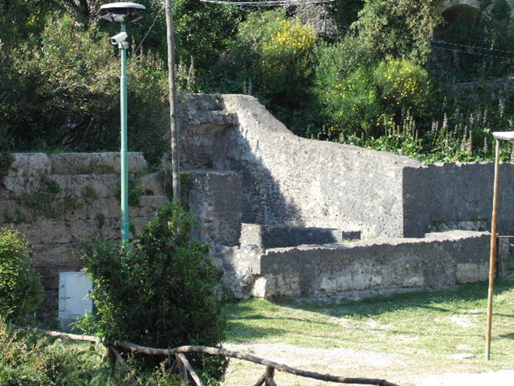 T4 Pompeii. Tower IV. May 2006. Looking north-east.