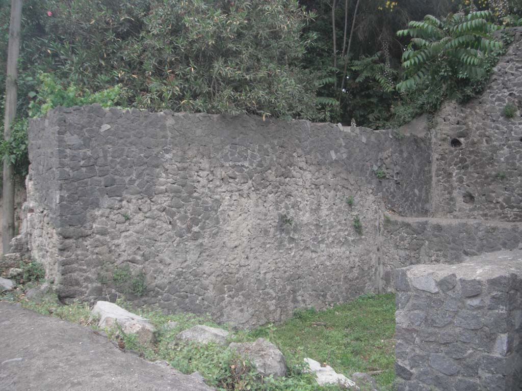 T4 Pompeii. Tower IV. May 2011. Looking towards west wall of Tower. Photo courtesy of Ivo van der Graaff.