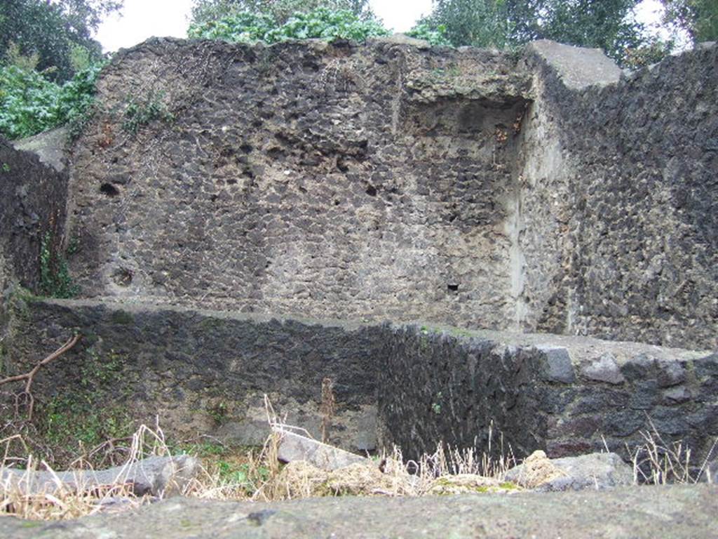 T4 Pompeii. Tower IV. December 2005. Looking into tower.