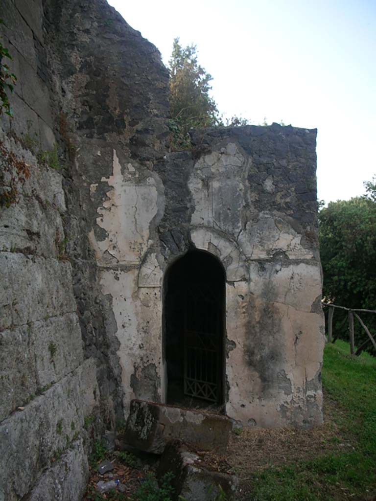 Tower VI, Pompeii. May 2010. South side of Tower. Photo courtesy of Ivo van der Graaff.

