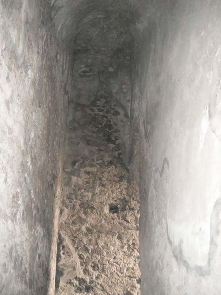 Tower VI, Pompeii. May 2011. Upper interior passageway. Photo courtesy of Ivo van der Graaff.