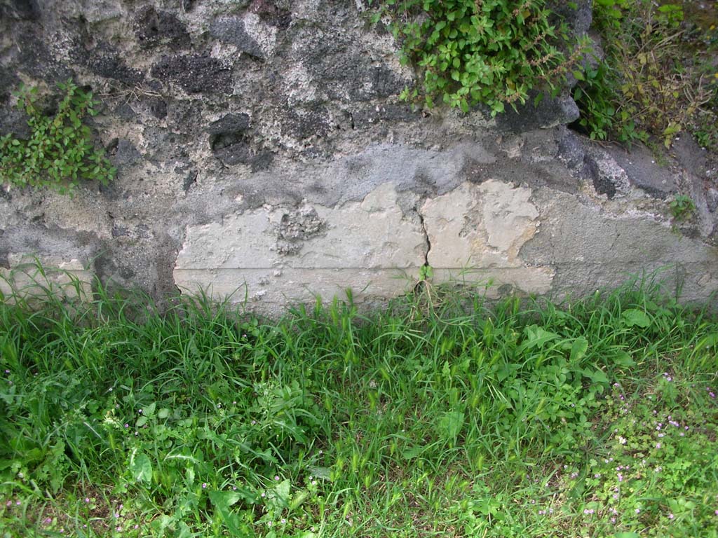 Tower VI, Pompeii. May 2010. Detail of remaining painted plaster on upper south side. Photo courtesy of Ivo van der Graaff.