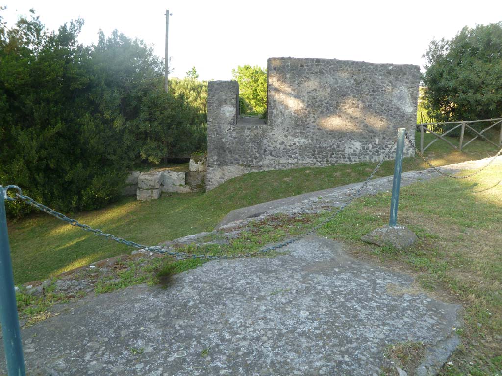 T6 Pompeii. Tower VI. May 2011. West side. Photo courtesy of Michael Binns.