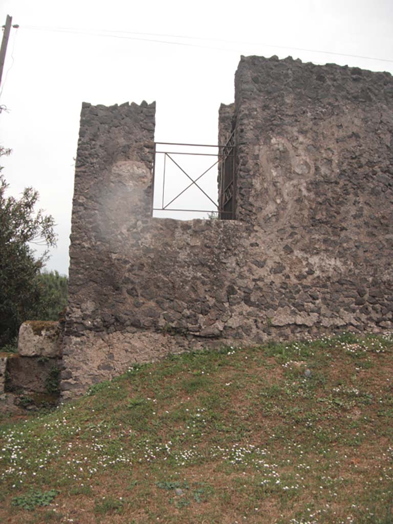 Tower VI, Pompeii. May 2011. North end of west side. Photo courtesy of Ivo van der Graaff.