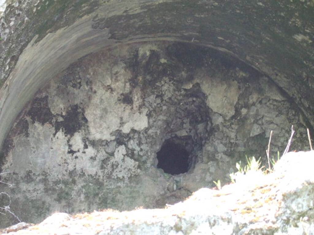 T8 Pompeii. Tower VIII. May 2006. Looking south into arched room.