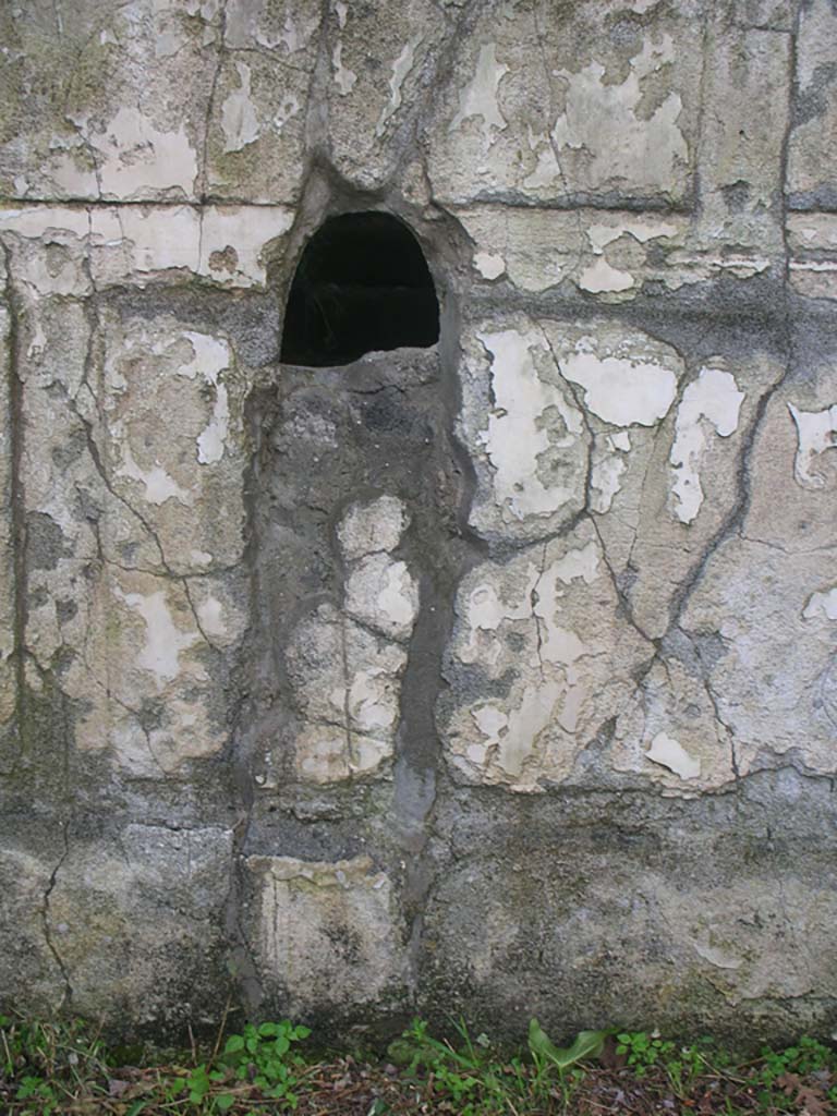 Tower VIII, Pompeii. May 2010. 
Looking towards north side of Tower with modified arrow slit at west end. Photo courtesy of Ivo van der Graaff.
