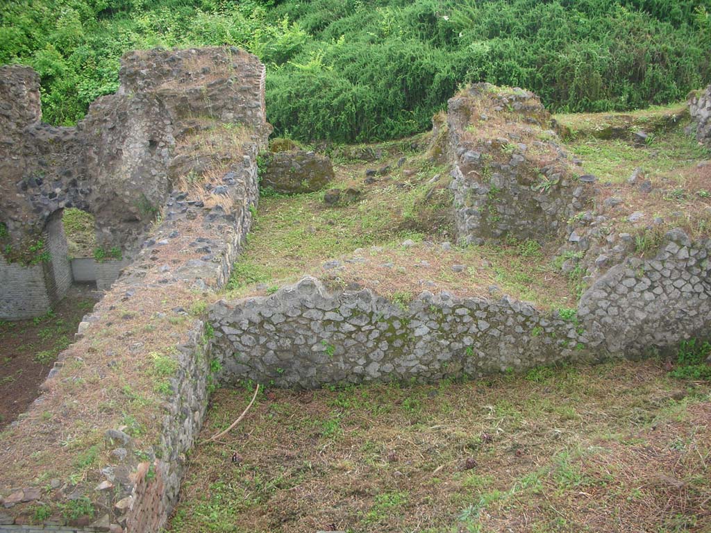 Tower IX, Pompeii. May 2010. Looking south on west side of tower. Photo courtesy of Ivo van der Graaff.