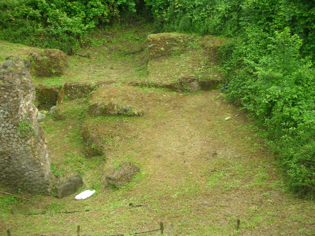 Tower IX, Pompeii. May 2010. Looking south on west side of tower, continued from above photo. Photo courtesy of Ivo van der Graaff.