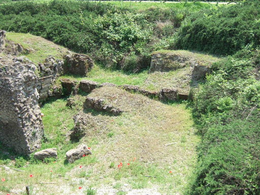 T9 Pompeii. Tower IX. May 2006. Looking south-east from west end of site.