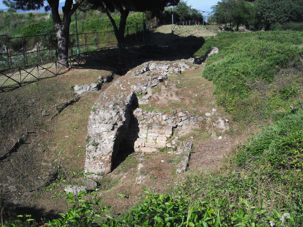 Tower IX, Pompeii. June 2012. Looking east from west end. Photo courtesy of Ivo van der Graaff.

