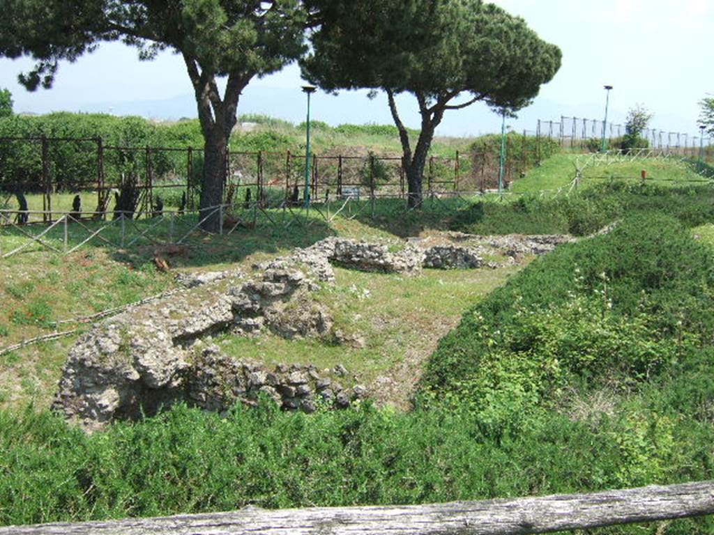 T9 Pompeii. Tower IX. May 2006. Looking north-east from west end of site.