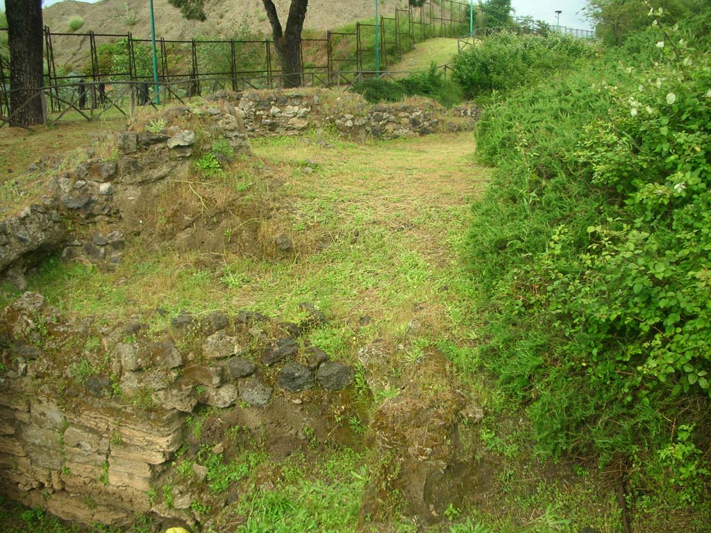 Tower IX, Pompeii. May 2010. Looking north-east from near west end, continuation. Photo courtesy of Ivo van der Graaff.