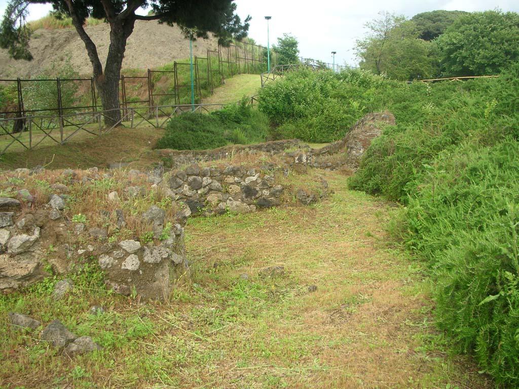 Tower IX, Pompeii. May 2010. Looking east towards Tower, continuation from above photo. Photo courtesy of Ivo van der Graaff.