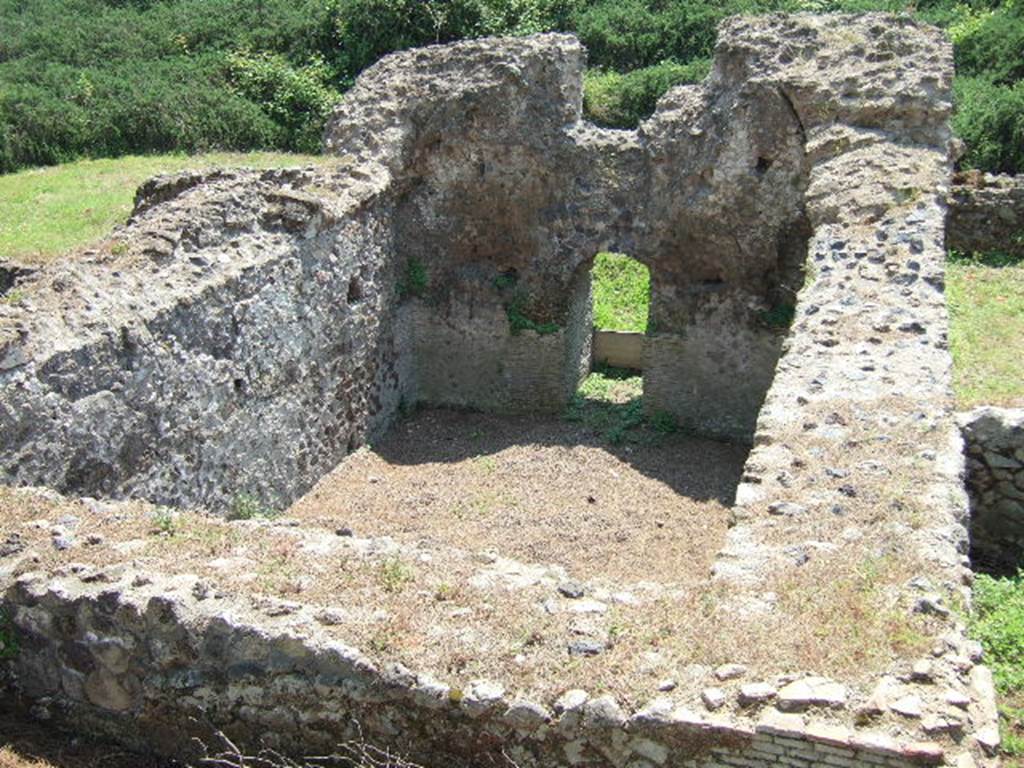 T9 Pompeii. Tower IX. May 2006. Looking south across tower.