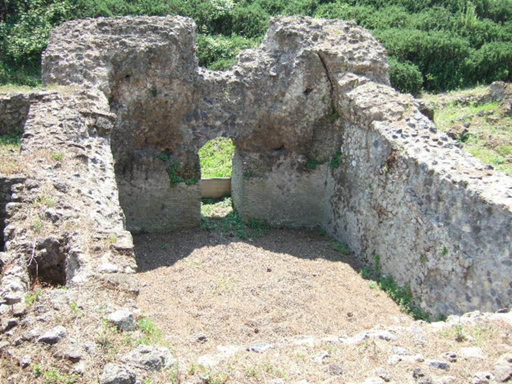 T9 Pompeii. Tower IX. May 2006. Looking south across tower.