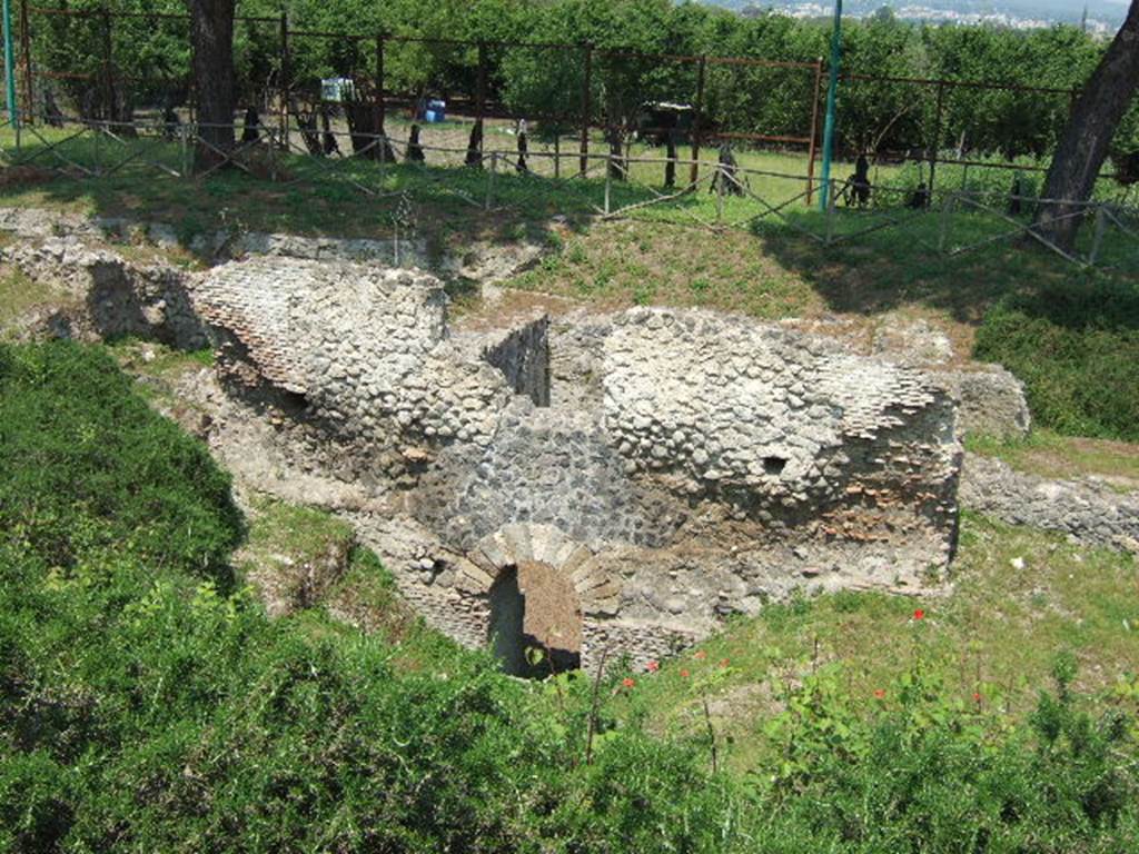 T9 Pompeii. Tower IX. May 2006. Looking north, from south side of site.