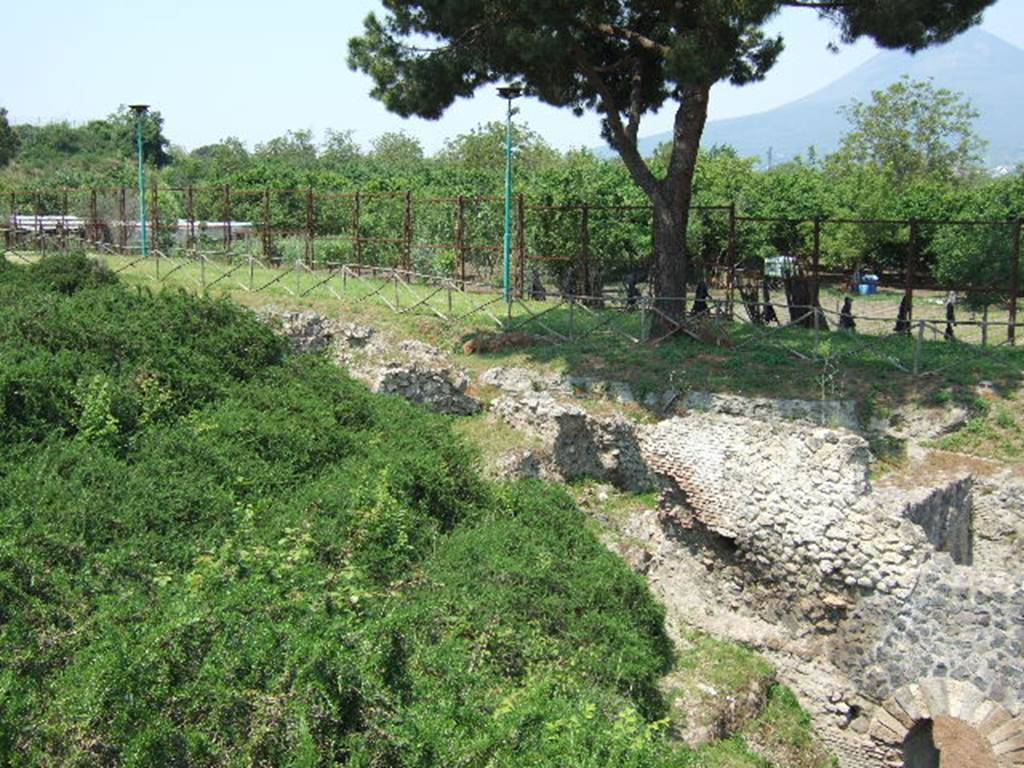 T9 Pompeii. Tower IX. May 2006. Looking north-west across site.