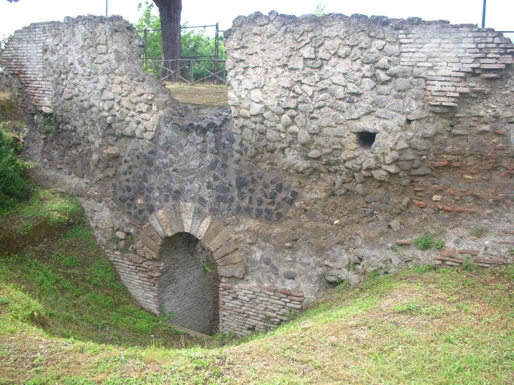 Tower IX, Pompeii. May 2010. Looking north towards south wall of Tower, with doorway. Photo courtesy of Ivo van der Graaff.