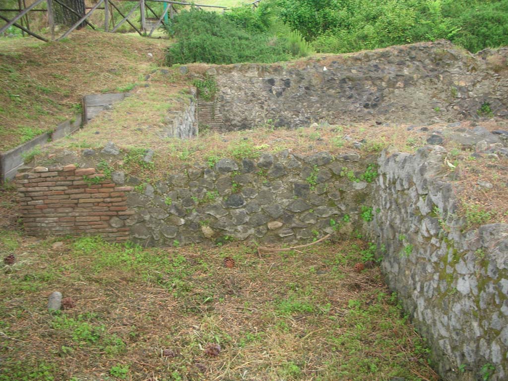 Tower IX, Pompeii. May 2010. Looking east towards north end of Tower room. Photo courtesy of Ivo van der Graaff.