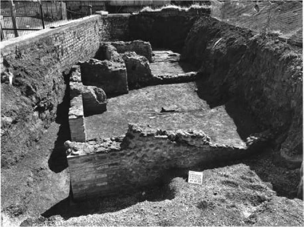 Gragnano. Via dei Sepolcri. 2008. Remains of villa rustica.
Resti della villa rustica.
See Bonifacio G., Ufficio Scavi di Stabia Notiziario 2008, in Rivista di Studi Pompeiani, 20, 2009, p. 157, fig. 2.
