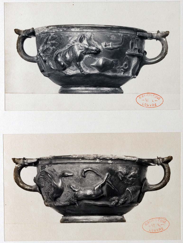 Villa della Pisanella, Boscoreale. Bowl decorated with hospitality gifts, with the name of Sabeinos.
Side 1. Beets, wild boar, amphora, knife, table laden with silverware.
Side 2. Shrimps, goose, dead hare, thrushes, basket of grapes.
Ecuelle dcore de prsents d'hospitalit, avec le nom de Sabeinos.
Ct 1. Raves, sanglier, amphore, couteau, table charge d'argenterie.
Ct 2. Crevettes, oie, livre mort, grives, hotte de raisins.
Voir/see Gervais-Courtellemont, Jules, 1895. Trsor de Boscoreale : Album de 17 planches. L'Institut national d'histoire de l'art (INHA), Pl. 16.
Document plac sous  Licence Ouverte / Open Licence  Etalab 
Voir/See De Villefosse H., 1899. L'argenterie et bijoux d'or du trsor de Boscoreale description des pices conserves au Muse du Louvre: Monuments et Memories 5 1899 with supplement 1902, pl. XV.
