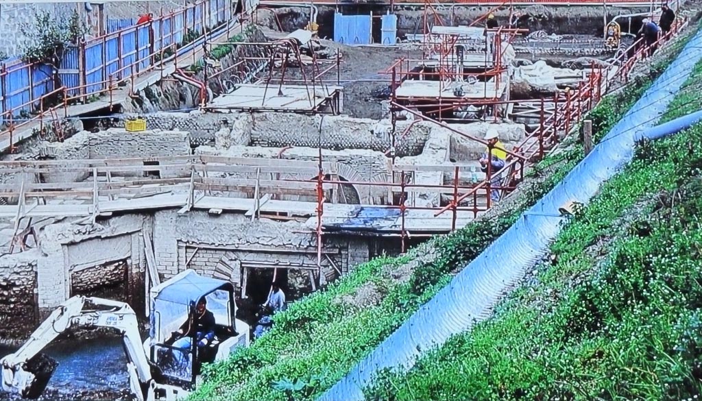 Complesso dei triclini in località Moregine a Pompei. Excavations in progress. Photo on display in Pompeii Palaestra.