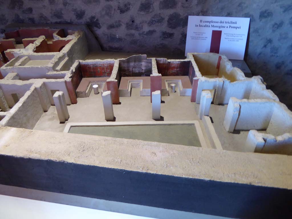 Complesso dei triclini in località Moregine a Pompei. September 2015. 
December 2000 model of “Il Complesso dei triclini in località Moregine a Pompei.” Looking north.
Foto Annette Haug, ERC Grant 681269 DÉCOR.
