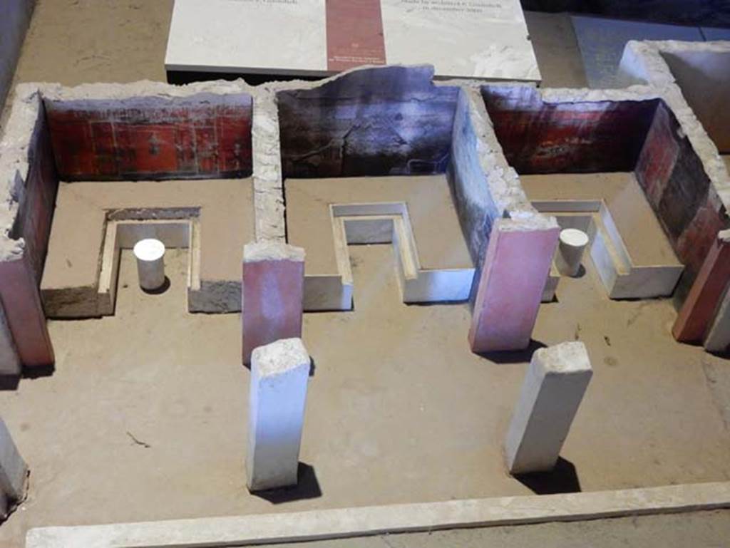 Complesso dei triclini in località Moregine a Pompei. May 2018. North side on December 2000 model. 
Triclinium A, B and C are on the north side of the pillared portico.
Photo courtesy of Buzz Ferebee.
