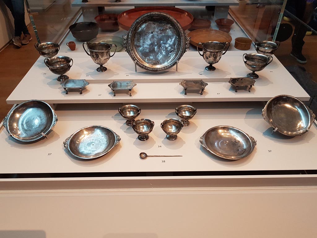 Complesso dei triclini in località Moregine a Pompei. September 2015. Baths suite, understairs latrine. Moregine silver treasure in Pompeii Antiquarium.