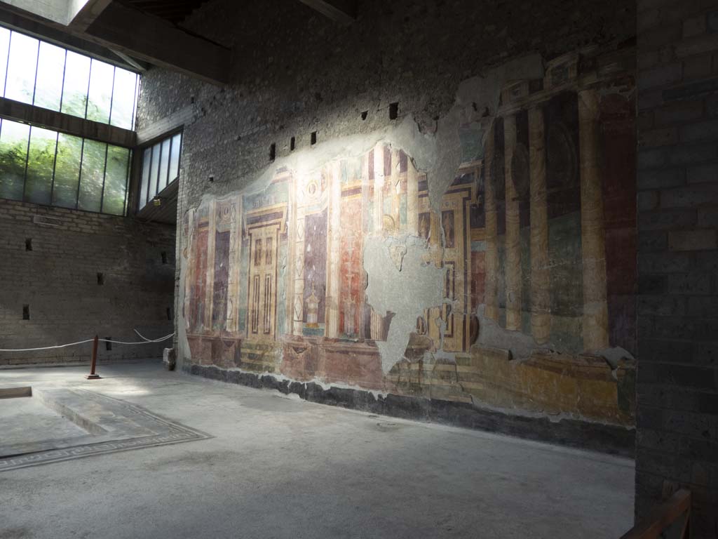 Oplontis Villa of Poppea, September 2017. Room 5, looking south-west across atrium towards west wall.
Foto Annette Haug, ERC Grant 681269 DÉCOR.
