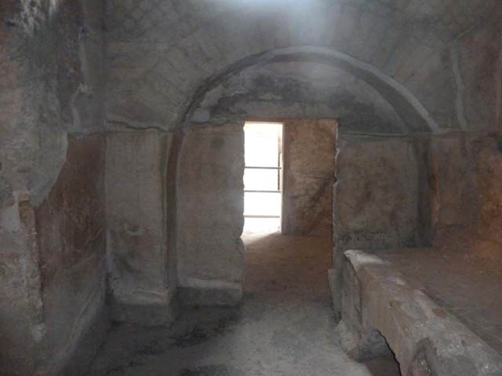 Oplontis, September 2015. Room 7, looking west through doorway with vaulted surround from kitchen area. 