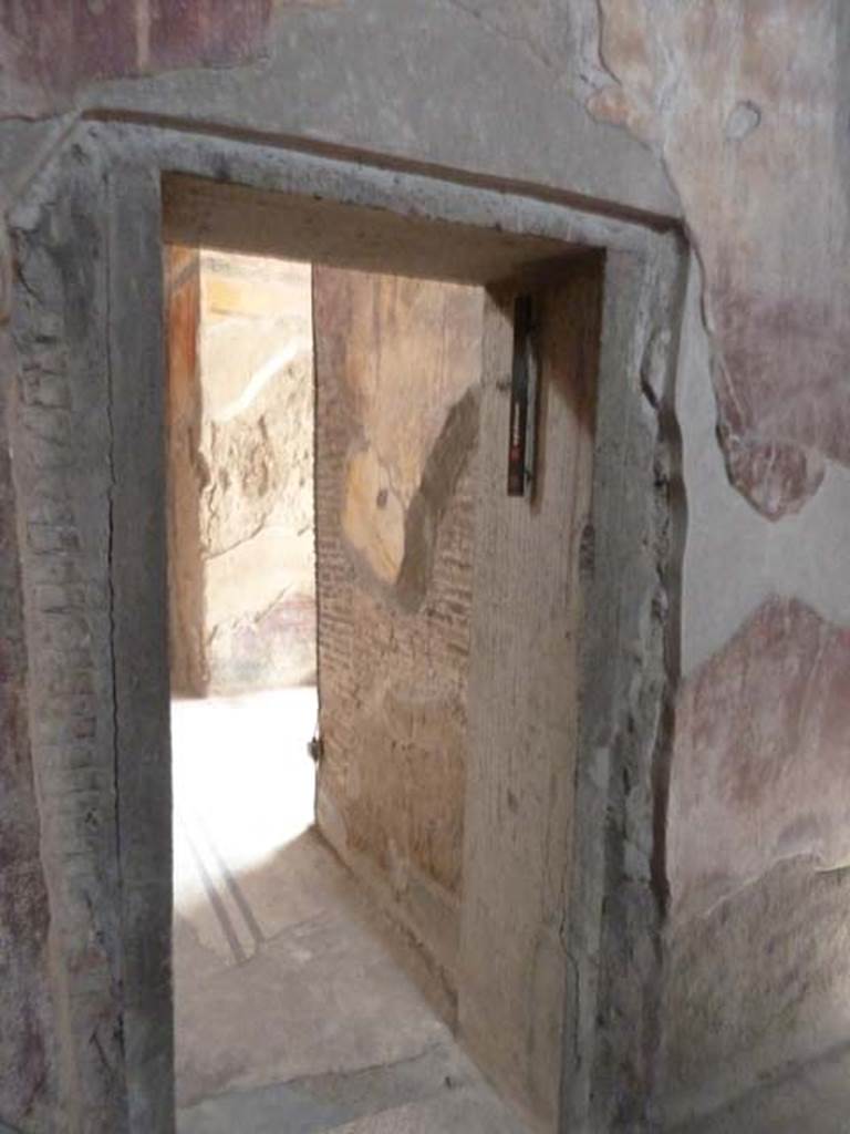 Oplontis, September 2015. Room 8, doorway, looking south from room 18.