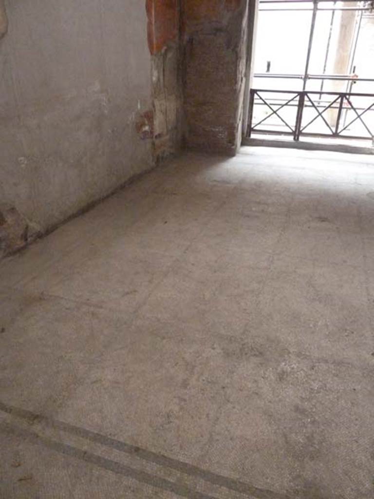 Oplontis, September 2015. Room 8, looking south-west across flooring.