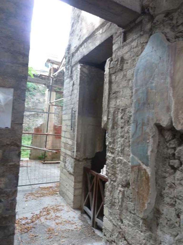 Oplontis, September 2015. Doorway to room 11 in corridor on south side.