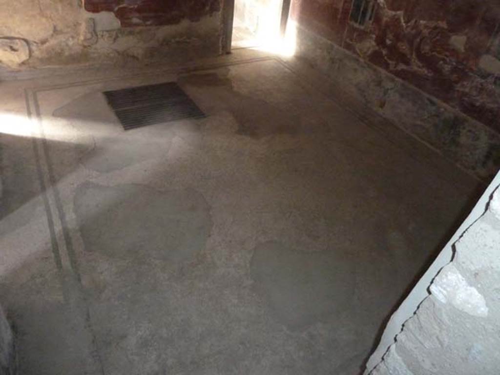 Oplontis, September 2015. Room 18, looking west across flooring.