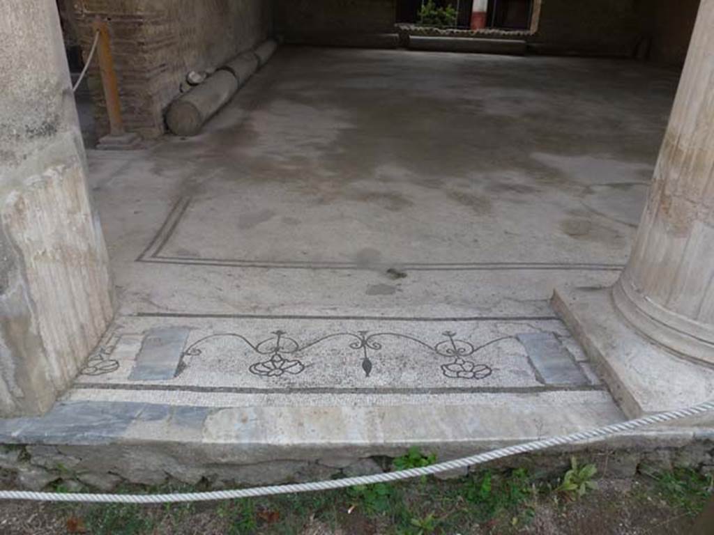 Oplontis, September 2011. Room 21, threshold from east side between pilaster and column of large room. Photo courtesy of Michael Binns.