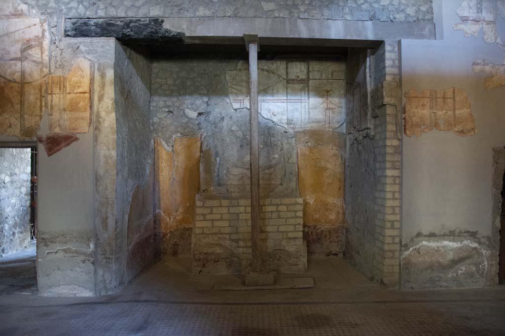 Oplontis Villa of Poppea, March 2019. Looking west through doorway to room 27 from the rustic peristyle, room 32. 
Foto Annette Haug, ERC Grant 681269 DÉCOR.
