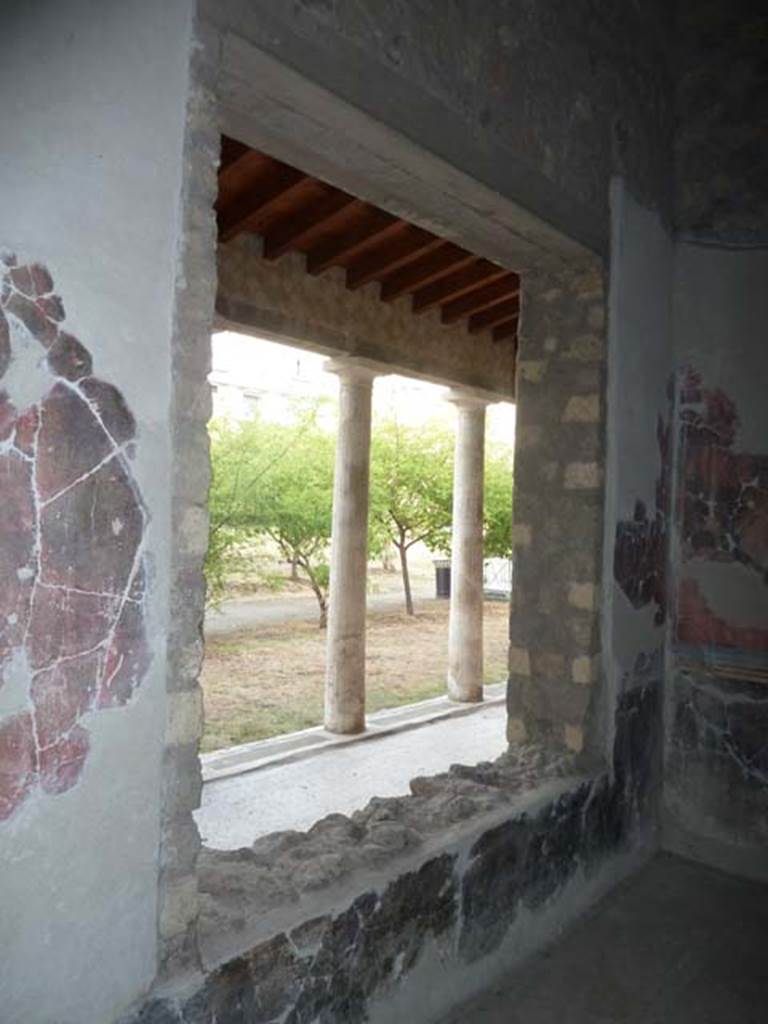 Oplontis, September 2015. Room 30, north wall with window onto East Portico and north garden.