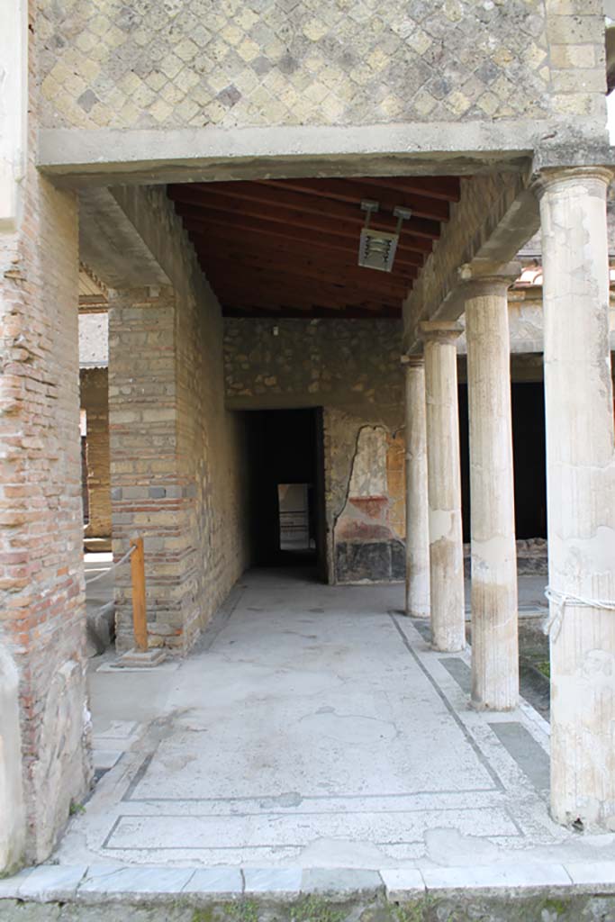 Oplontis Villa of Poppea, March 2014. Looking south along entrance corridor towards the west portico.
Foto Annette Haug, ERC Grant 681269 DÉCOR.
