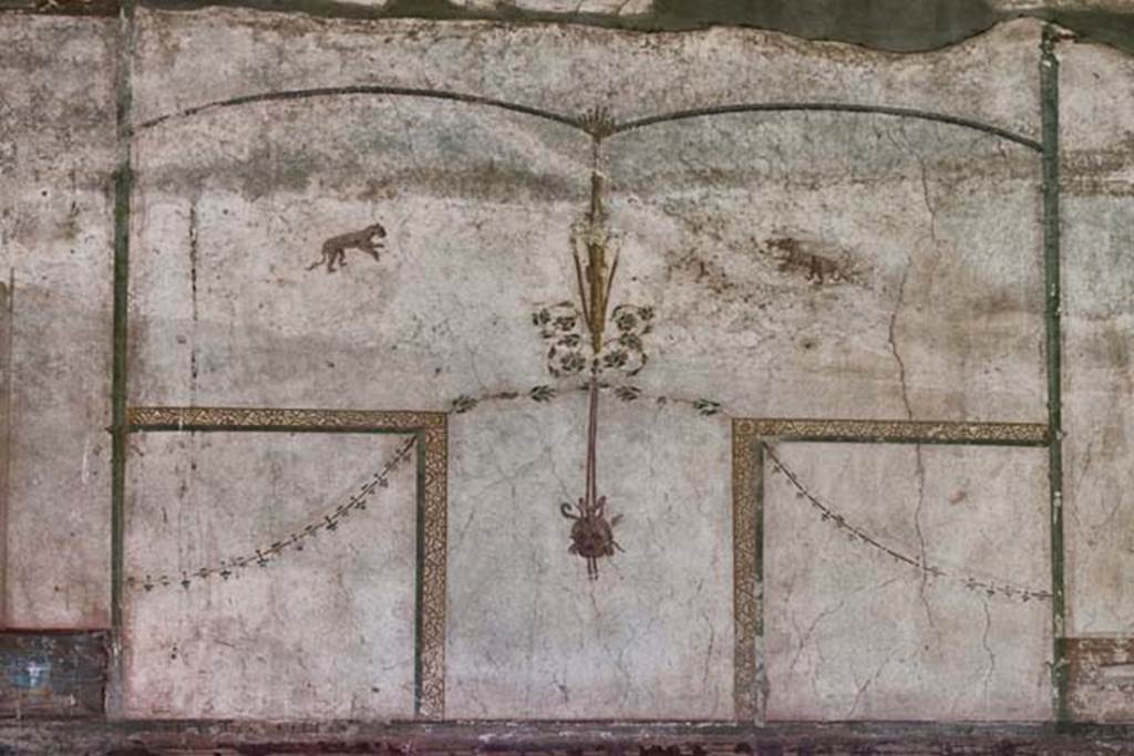 Oplontis Villa of Poppea, April 2018. Portico 40, detail of painted panel on east wall in north-east corner.  Photo courtesy of Ian Lycett-King. Use is subject to Creative Commons Attribution-NonCommercial License v.4 International.
