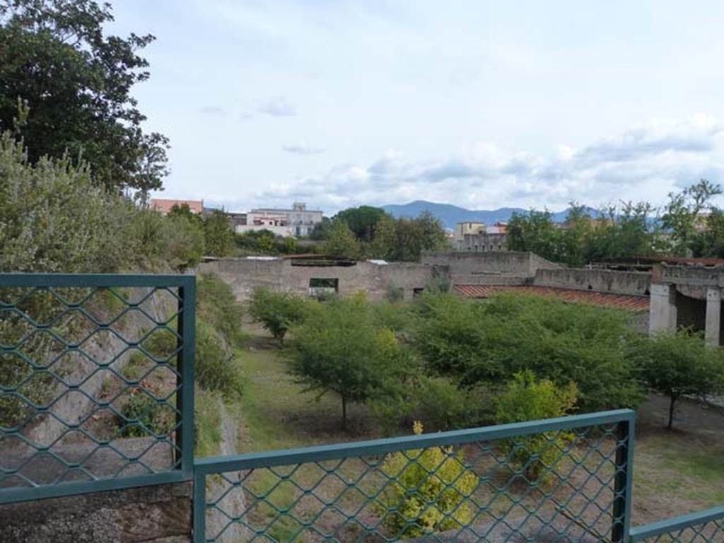 Oplontis Villa of Poppea, September 2015. Looking east across north garden 56.