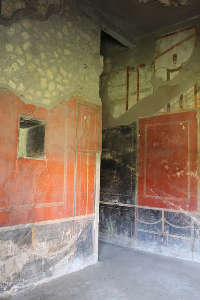 Oplontis Villa of Poppea, March 2014. 
Room 66, looking towards south wall with niche, and south-west corner.
Foto Annette Haug, ERC Grant 681269 DÉCOR.
