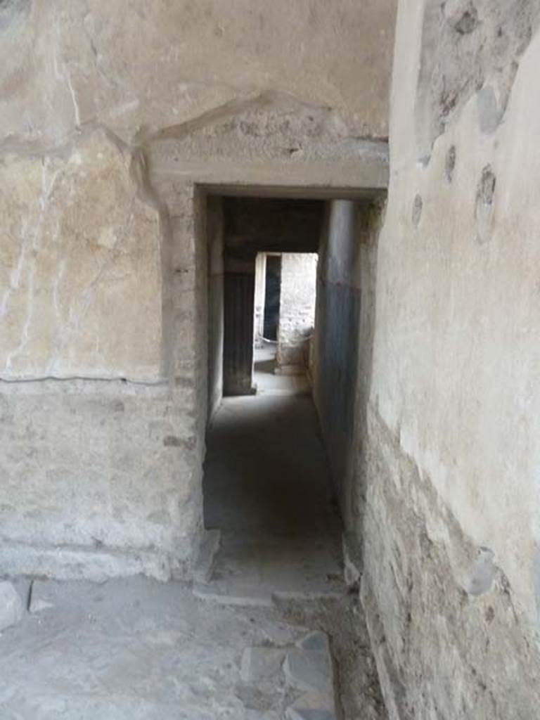 Oplontis, September 2015. Room 69, doorway to corridor 67, in south-west corner of room, looking south.